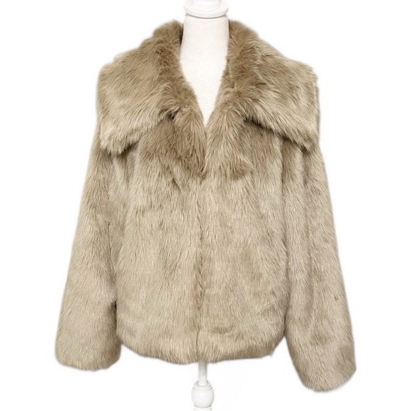 Banana Republic Faux Fur Coat - Picture 5 of 8